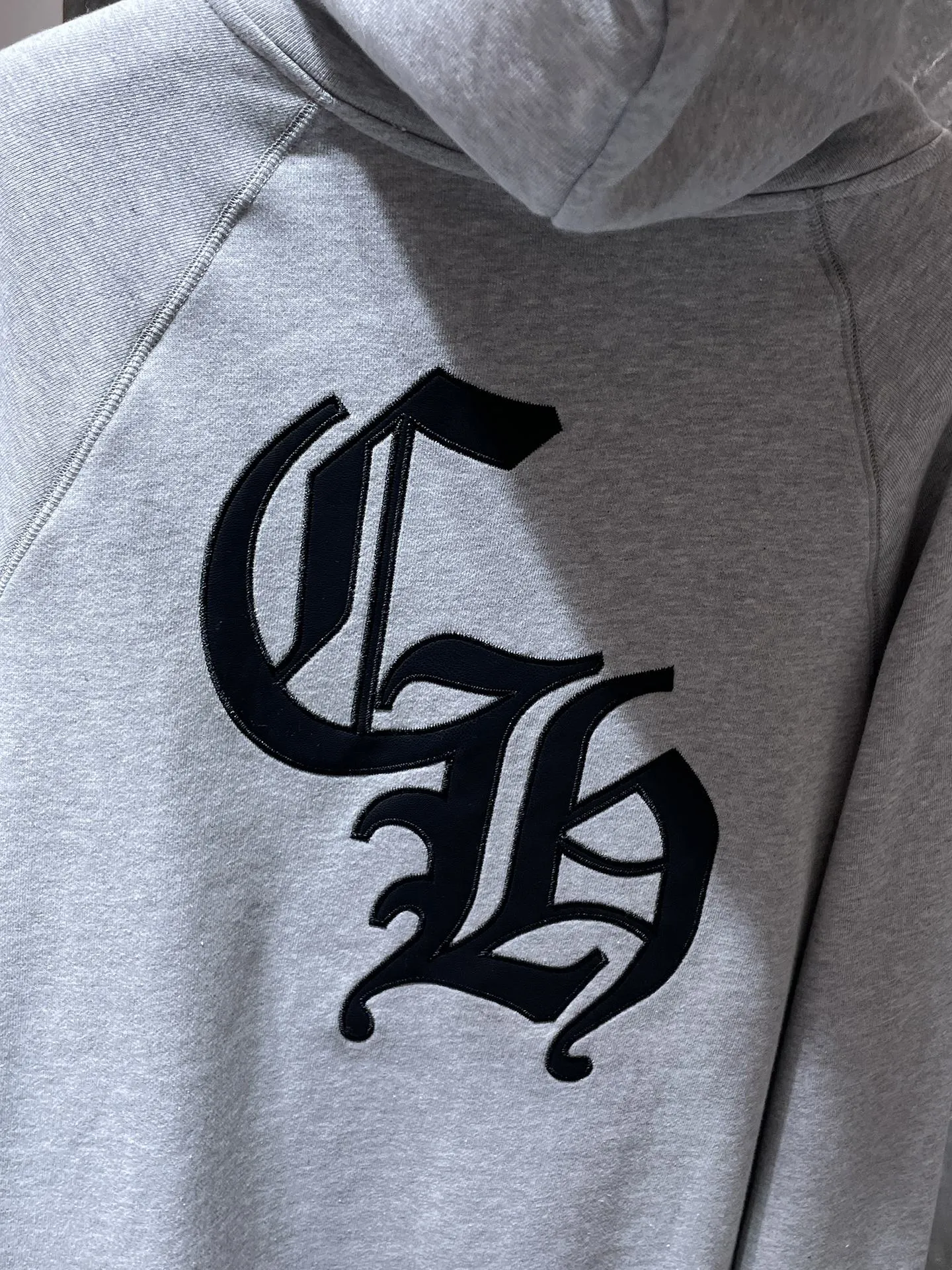 P260 Chrome Hearts Classic Dark Series Crow Cross Embroidery Patch Leather Hooded Sweatshirt Improved customized version of 1:1 high-weight high-quality fabric Recommended Color: Gray Black Size: S, M, L, XL